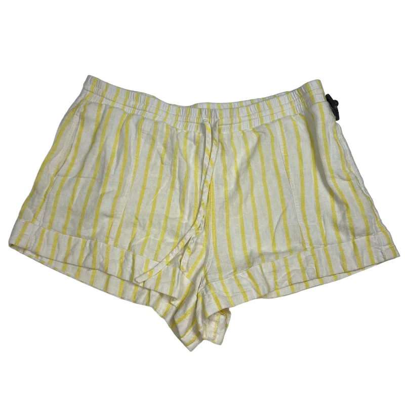 Shorts By Universal Thread  Size: Xl