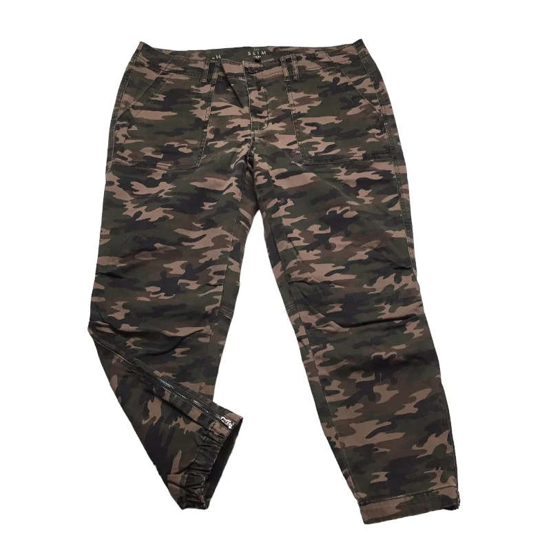 Camouflage Print Pants Cargo & Utility White House Black Market, Size 14