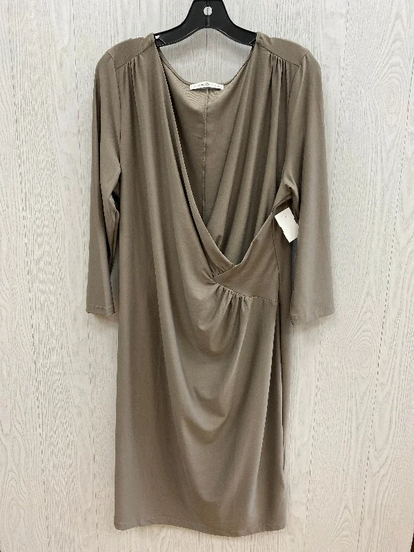 Taupe Dress Casual Short Signature Collection, Size Xl